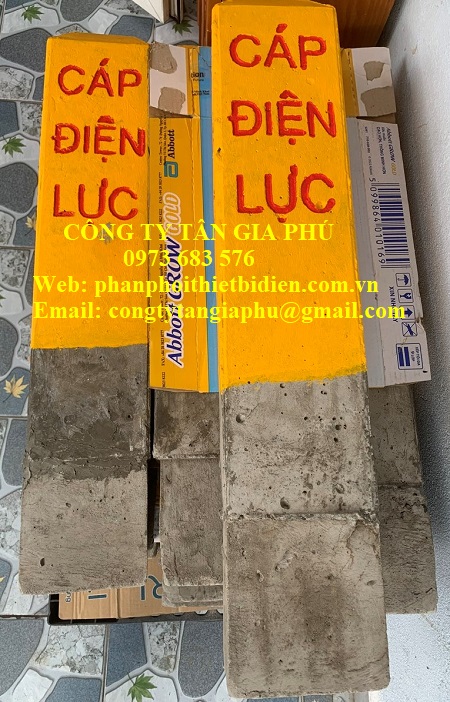 cọc bê tông điện lực không chân đế